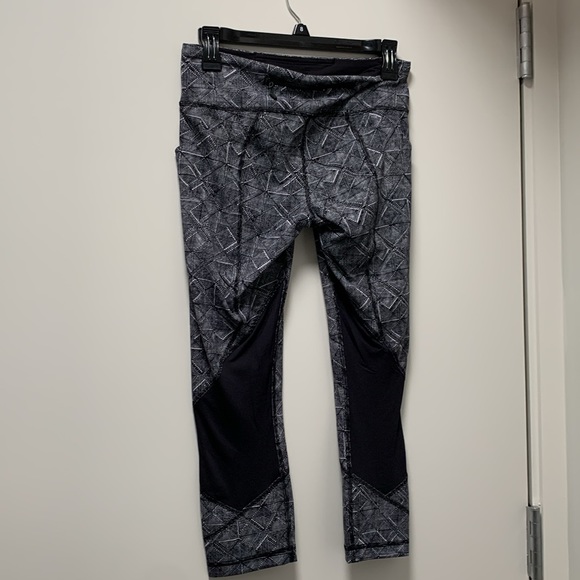 Lululemon Pace Rival Crop (22") Legging in 
Formation Alpine White Black Size 6 - Picture 10 of 12